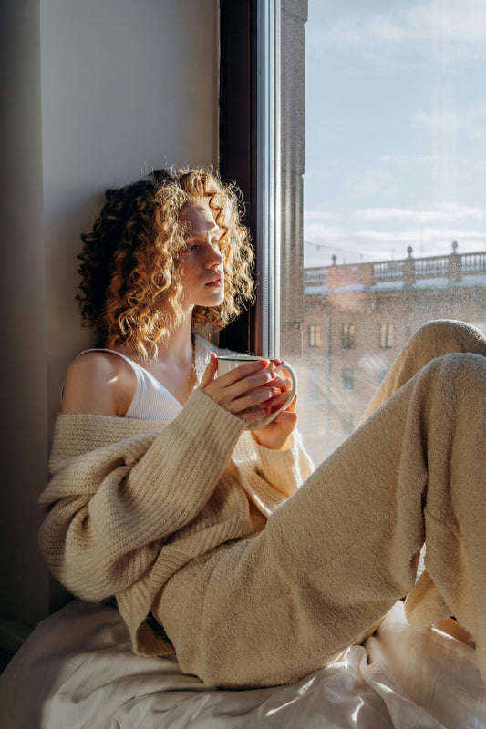 Hydratation stratégique pour les femmes actives : l’art de boire avant 16 h pour mieux dormir et performer